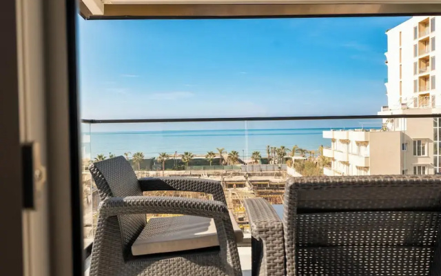 Golemi Lux Hotel