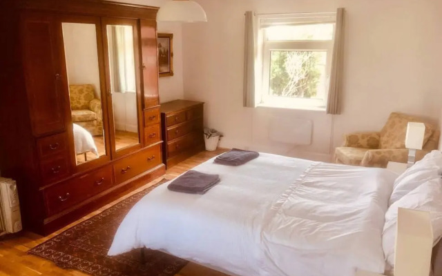 Inviting 5-bed House in Eastbourne