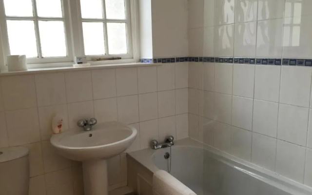 No 6 Boleyn House (Adults Only)