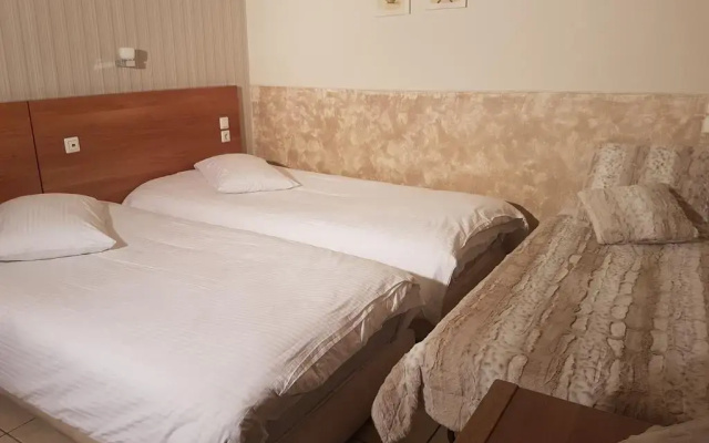 Ideal Hotel