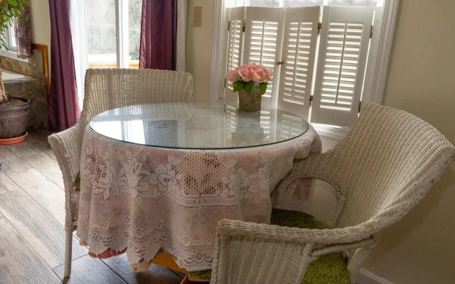 The Chimney Rock Inn & Cottages