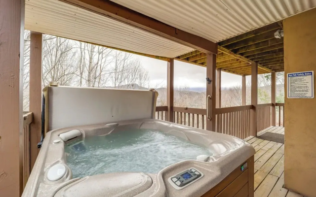 Sugar Mountain Chalet w/ Hot Tub & Ski Shuttle!