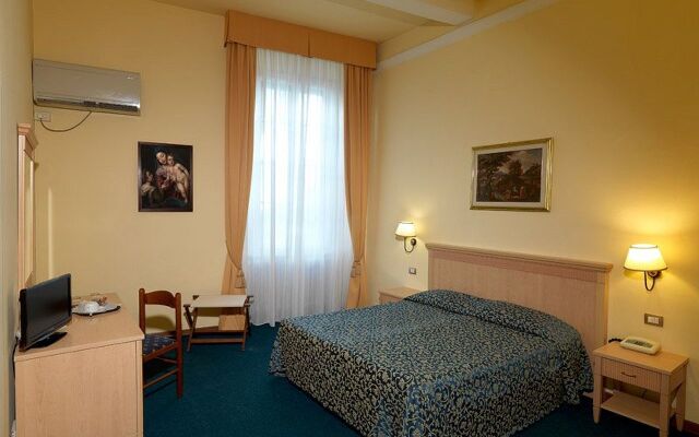 HHB Hotel комната для гостей