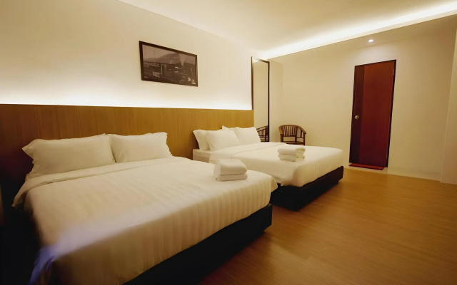 Place2Stay Business Hotel - Waterfront