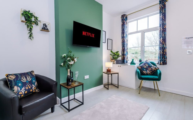 Stunning 3-bed House Amazing Location Sleeps 5