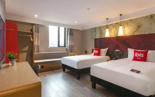 Ibis wuhan hubu alley hotel