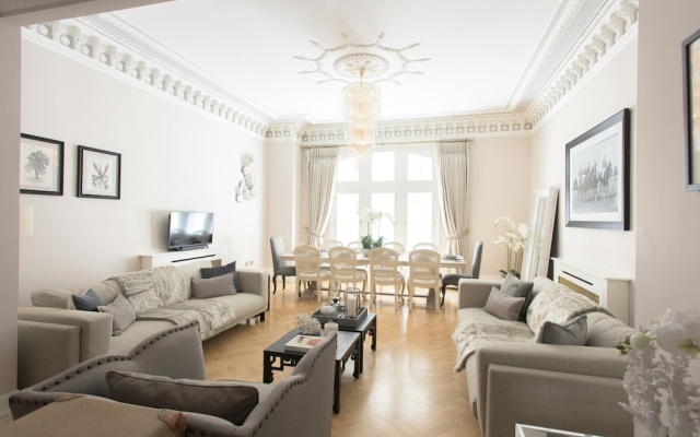 The Luxe Whitehall Duplex Apartment
