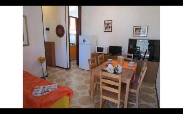 Trilocale In Graziosa Villetta Con Giardino