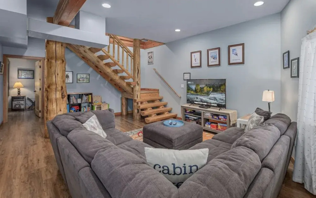 Bearfoot Chalet 3 Bedroom Home by NW Comfy Cabins