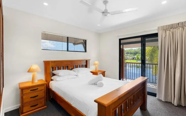 Bright 3-bedroom Beachside Stay With Pool & BBQ