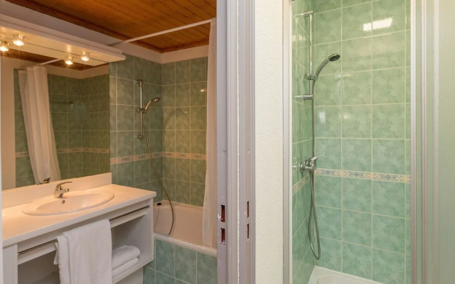 Apartment with a balcony or terrace near the piste