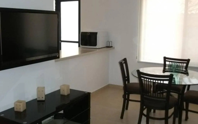 Hermosa Suite Alberca Áreas Verdes Blvd Bernardo Quintana 17D