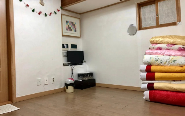 Moon Hanok Guesthouse