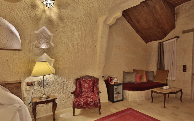 Romance Cave Suites