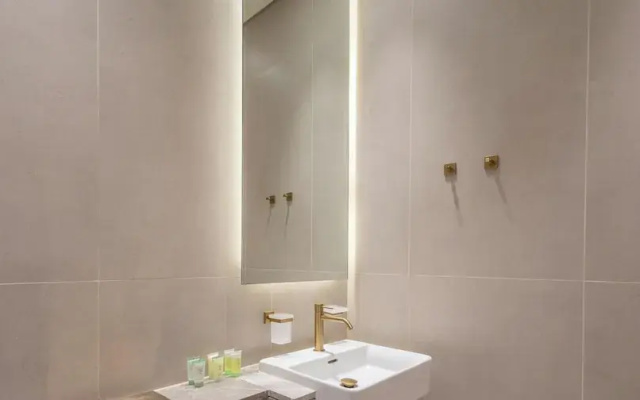 LUX  The Phantom Sky Pool Suite