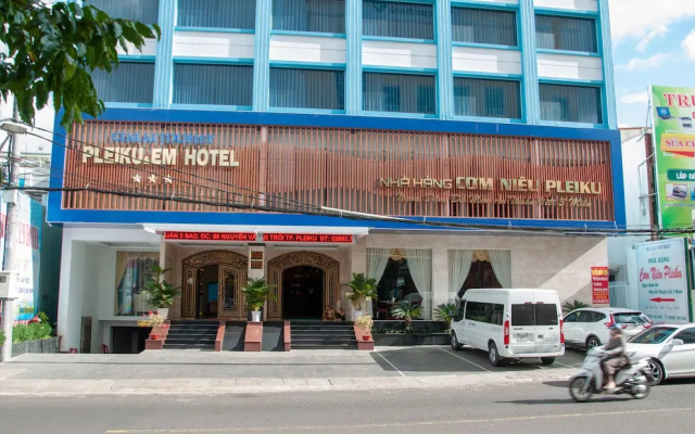 7S Hotel Pleiku & EM