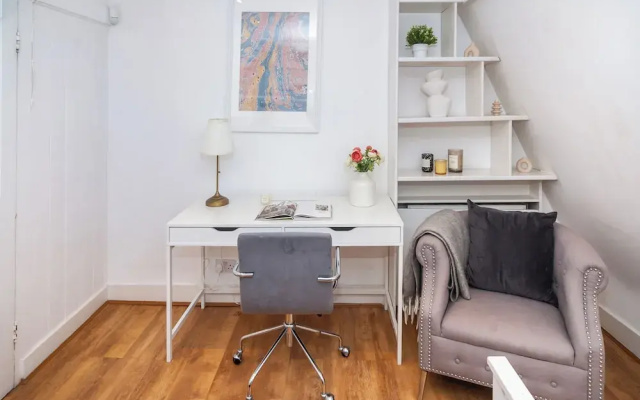Spacious 3BR 2BA Flat in Central Soho