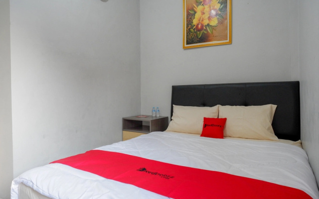 RedDoorz near Jalan Adi Sucipto Solo