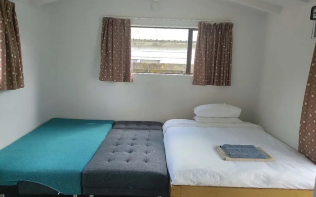 1 double and 1 sofa bed Garden Chalet