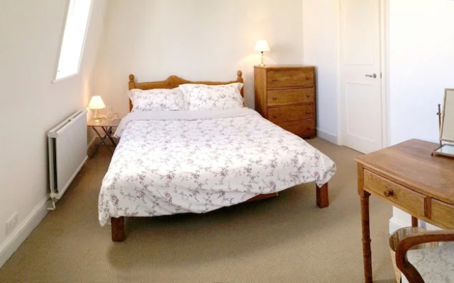 2 Bedroom Apartment In Chelsea With Terrace