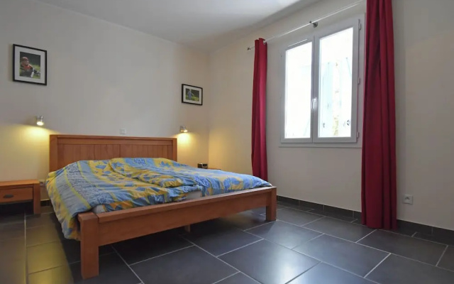 Charming Villa in Escales With Jacuzzi