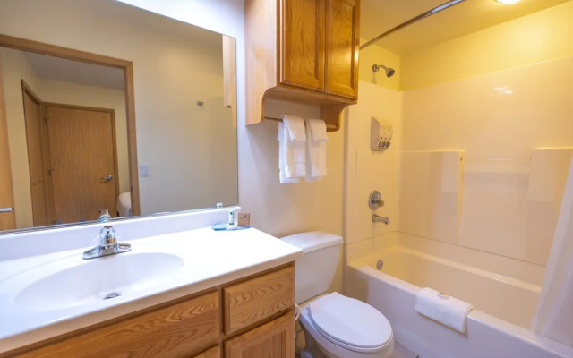 Helgeson Place Hotel & Suites