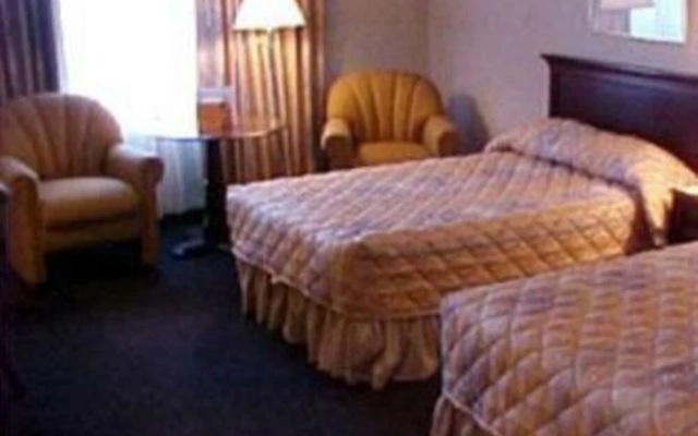 Elk Grove Hotel