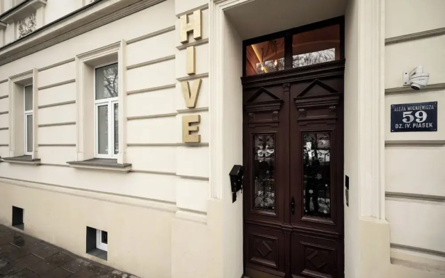 Hive Family House