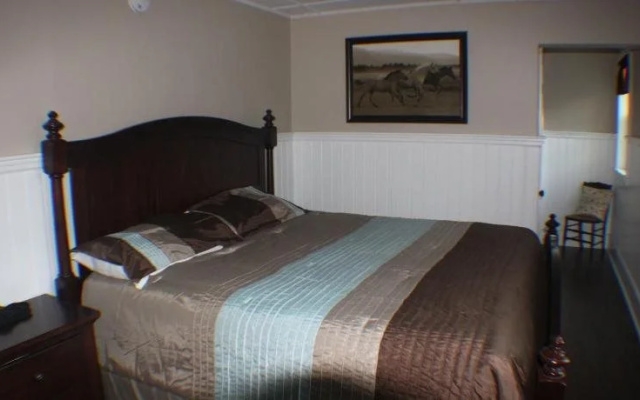 Dolans Inn & Suites
