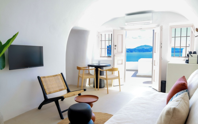 You and Me Suites Oia