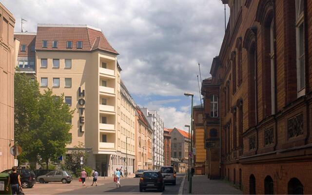 Отель DIETRICH-BONHOEFFER-HAUS Берлин вид на фасад
