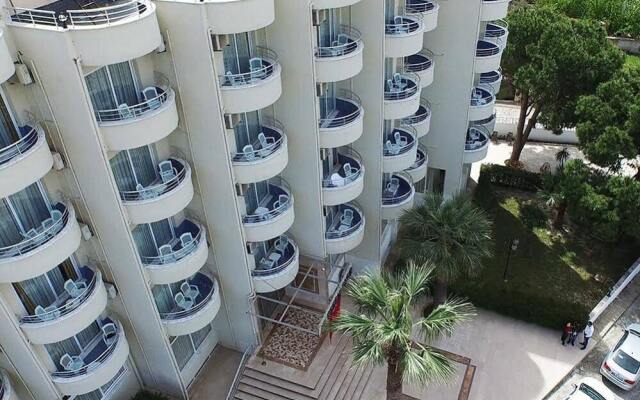 Egeria Park Hotel вид на фасад