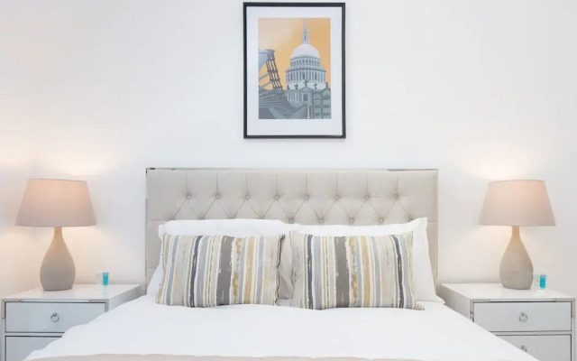 Bright, Newly Refurbished Townhouse in Bath