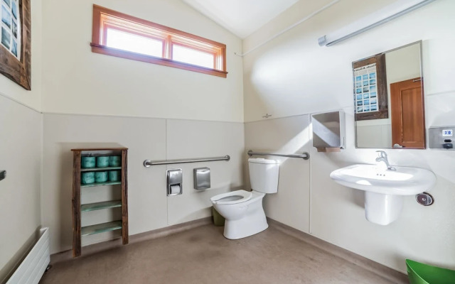 Limantour Lodge