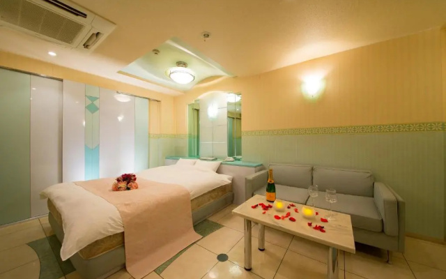 HOTEL THE i Adult only