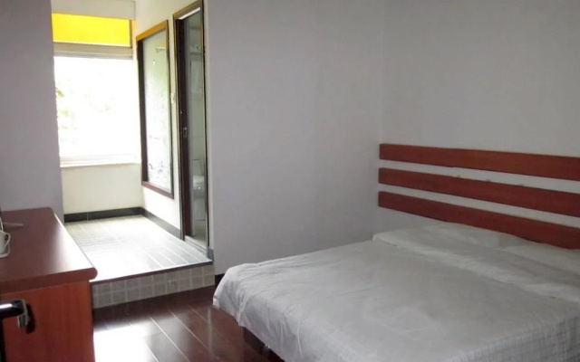 Noah Hotel (Jinan Daming Lake)(如家华驿酒店(济南大明湖历山路店))