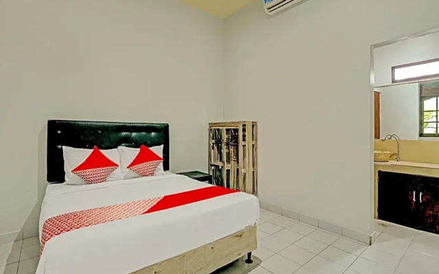 OYO 90155 Landuh Merta Residence