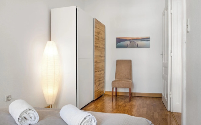 Comfy 2BR Apartment Long Stay Downtown
