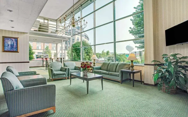 Days Inn by Wyndham ArlingtonWashington DC