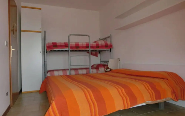 Welcoming Seaside Flat Ideal for 5 Guests