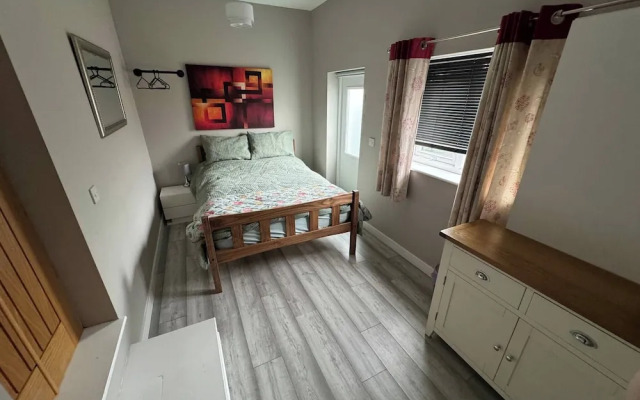 Spacious Luxury House Sleeps 8 Adults