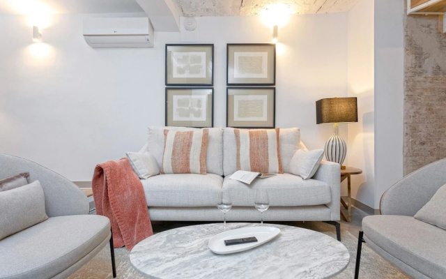 Cozy 2BD Duplex in Seville Center Gran Poder