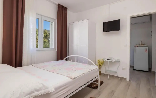 Amazing Apartment in Stara Novalja With Wifi and 1 Bedrooms