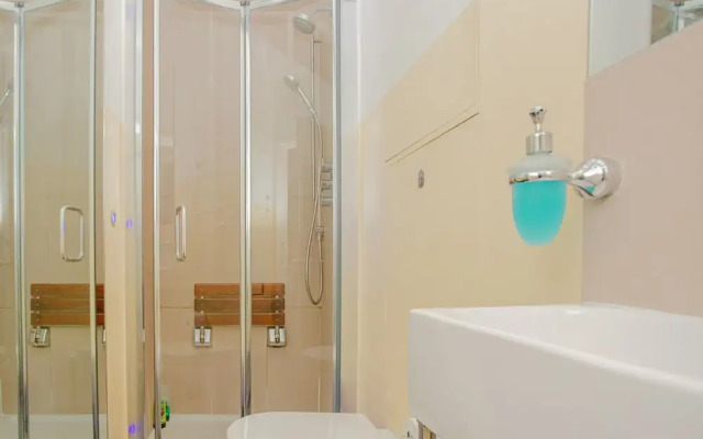 1 Bedroom Apartment in Heart of Shepherd's Bush Accommodates 4