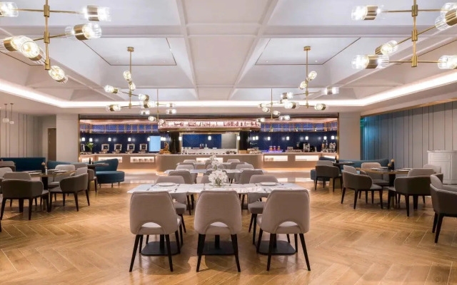 Отель Mercure Shanghai Yu Garden On the Bund