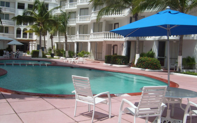 Maralisa Hotel and Beach Club