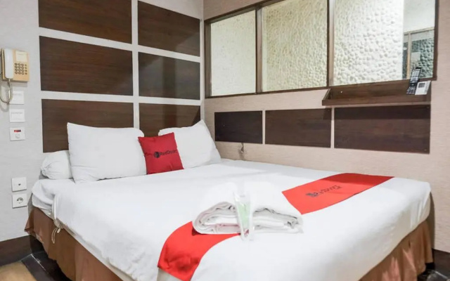 RedDoorz near Waterboom Lippo Cikarang