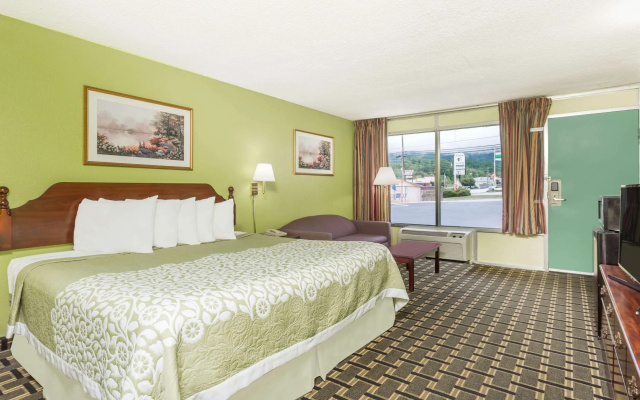 Days Inn by Wyndham Clayton