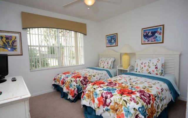 4648 5- Bdrm'Slake Views Facing Poolwater View