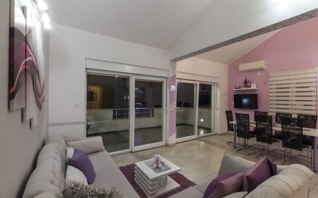 Restful Villa in Brodarica With Sauna
